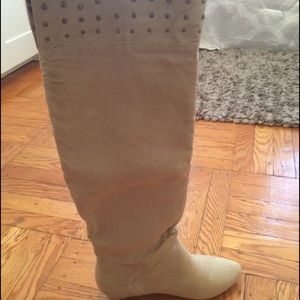 High flat beige suede boot - never worn