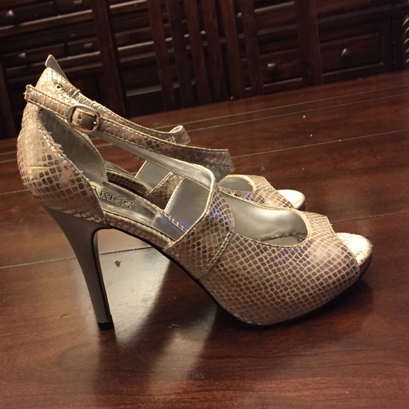 Beautiful Silver Metallic Heels