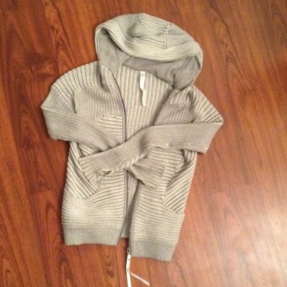 Lululemon Athletica sweater/ gray