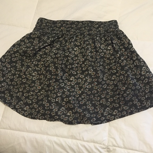 Daisy patterned skirt
