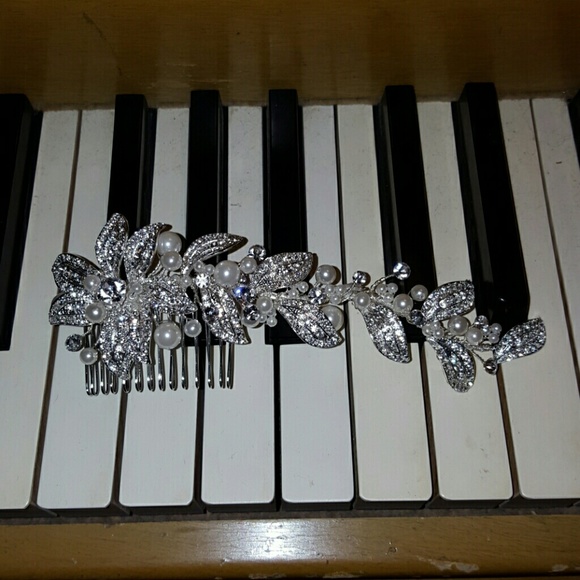 Pearl and Rhinestone Comb - Picture 4 of 4