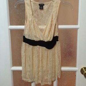 Rue 21 Lace tank top