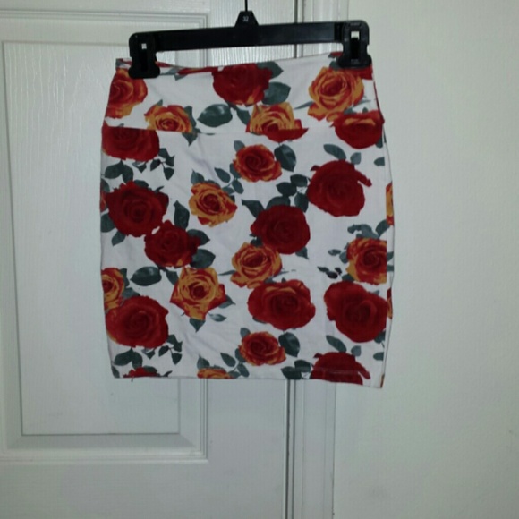 Rose Bodycon Skirt - Picture 3 of 3