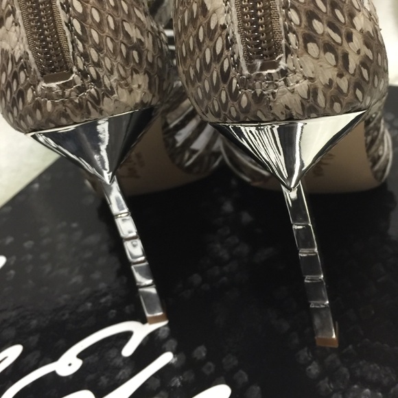 โ๐ปSOLDโ๐ป๐HP๐ Sam Edelman gladiator sandals - Picture 3 of 4