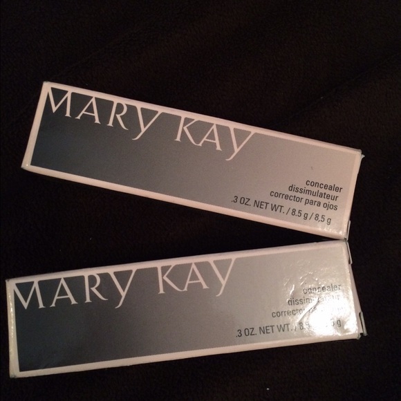 SOLD//New! Mary Kay concealer
