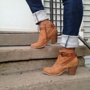 Camel booties