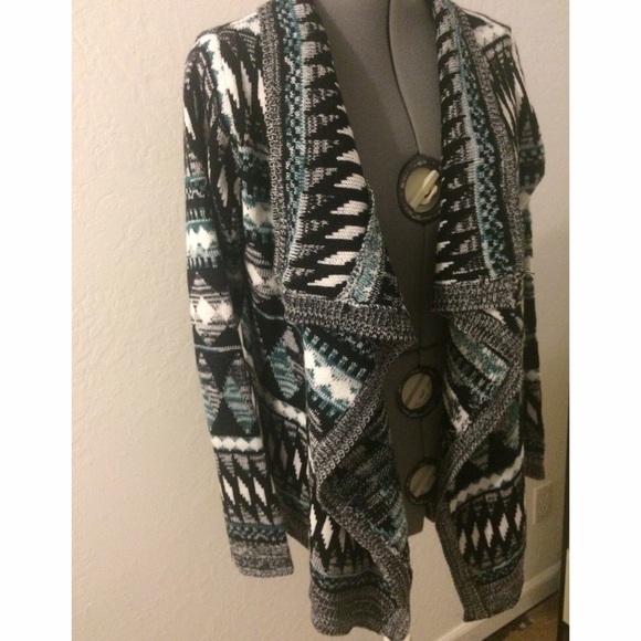 Cute tribal printed cardigan! Never been worn!