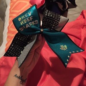 Cheer bow