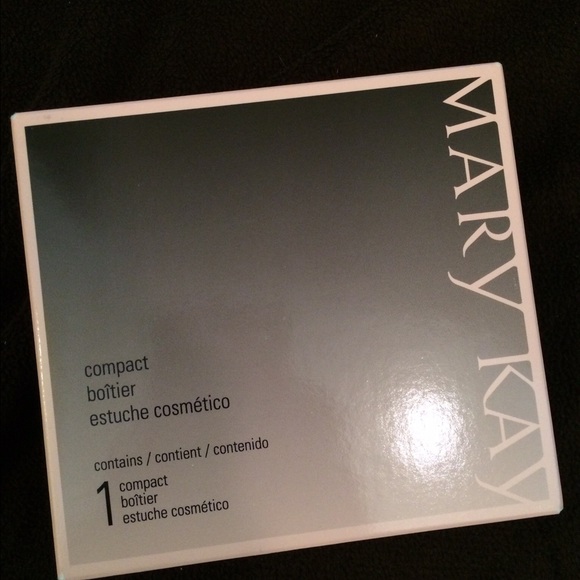 New! Mary Kay compact (unfilled)