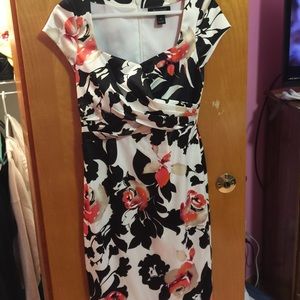 SIZE 0 WHITE HOUSE BLACK MARKET DRESS