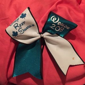 Cheer bow