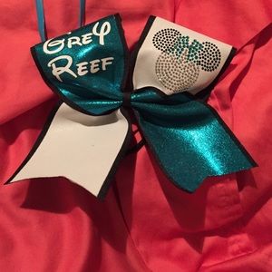 Cheer bow