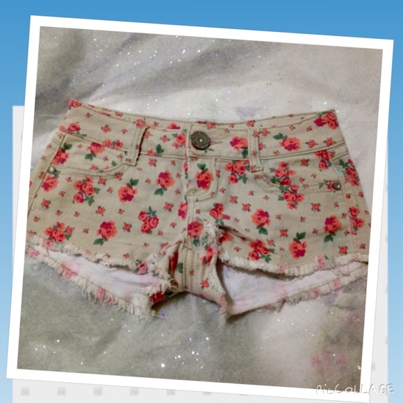 Almost Famous Pants - Almost Famous Jeans Short Floral Pattern