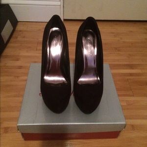Black platform pumps