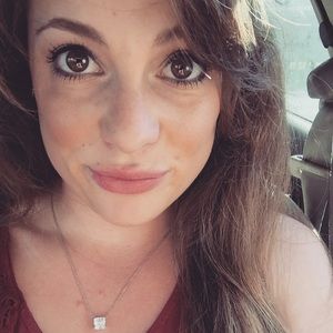 Meet your Posher, Cassandra