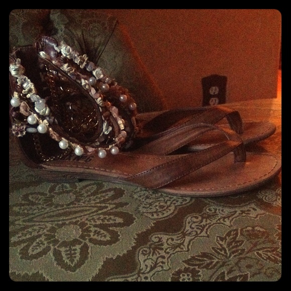 Pearl, flowers and chains ankle sandals