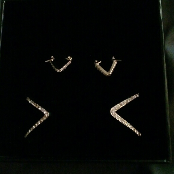 Jewlery - Picture 2 of 3