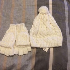 Aeropostale hat and glove set
