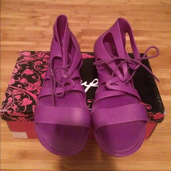 Avon gel sandals