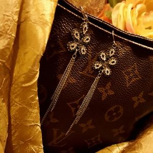 Earing silver as new