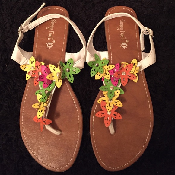 White multi-flower sandals. Size 7