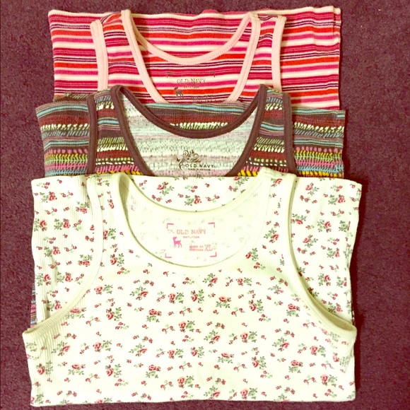 3 pack of Old Navy Tanks!😊😊😊
