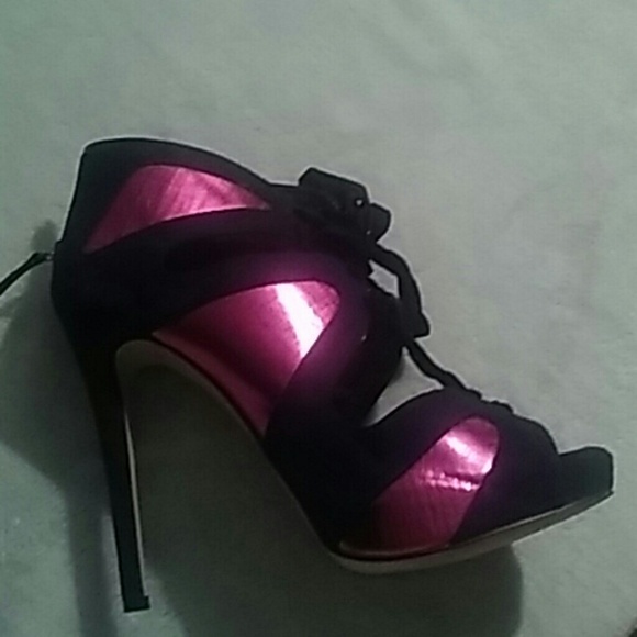 Heels - Picture 2 of 4