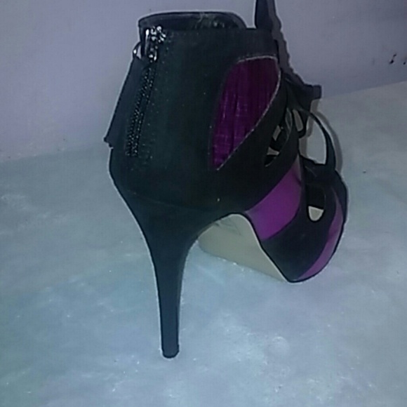 Heels - Picture 4 of 4