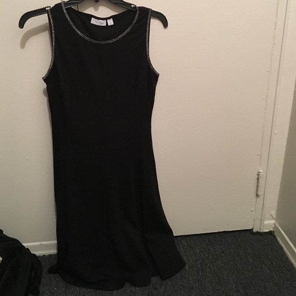 Black sleeveless dress