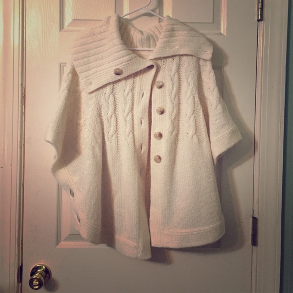 Cream/ white poncho XL