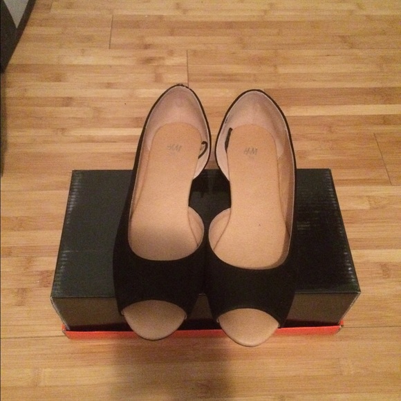 Peep toe flats