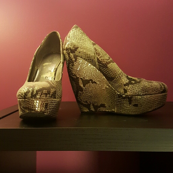 Carlos Santana Faux snake skin Wedges