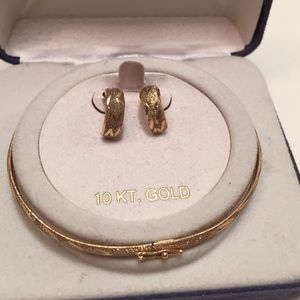 10 KT Gold