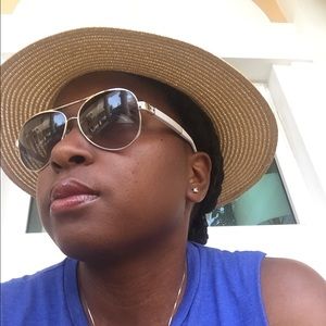 Meet your Posher, Shakira