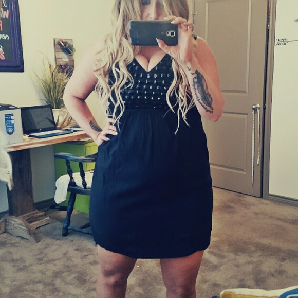 **hold**Gorgeous black dress