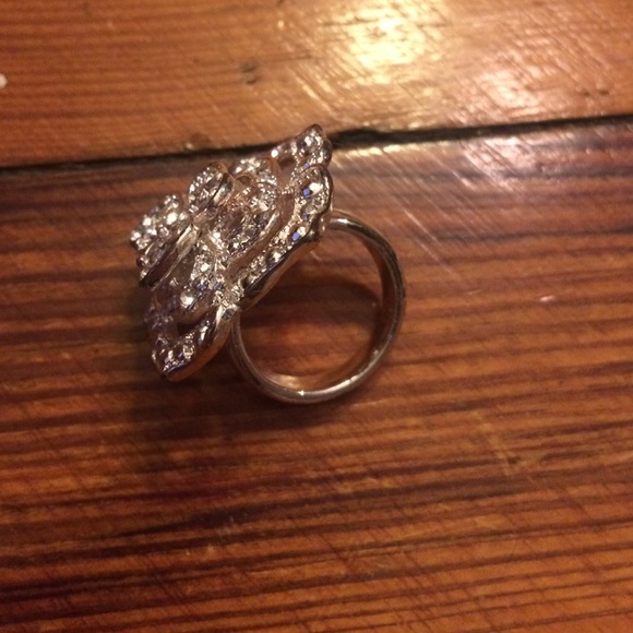 Flower rhinestone ring - Picture 2 of 2