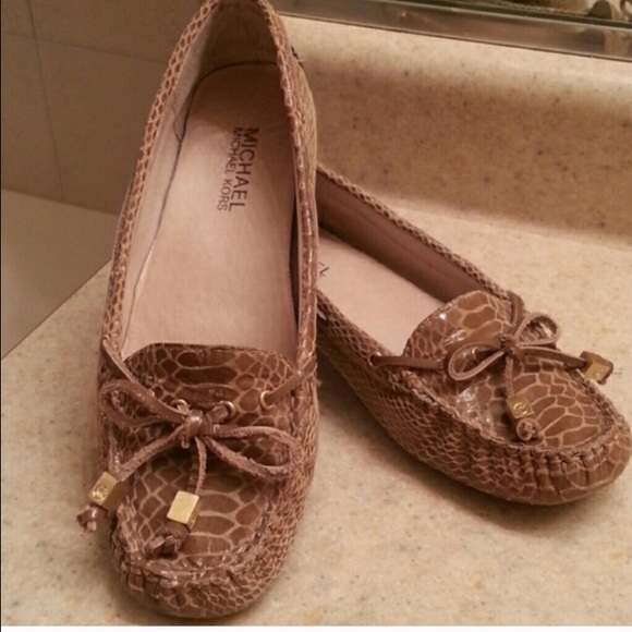 ♦️ final price Michael kore Python flats
