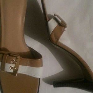 Anne Klein leather tan sandals 8 1/2
