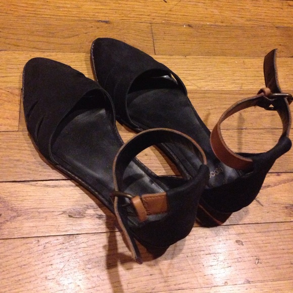 Urban outfitters black suede flats tan anklestrap