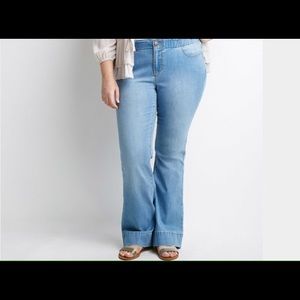 Lightwash elastic waist flare jeans sz 20