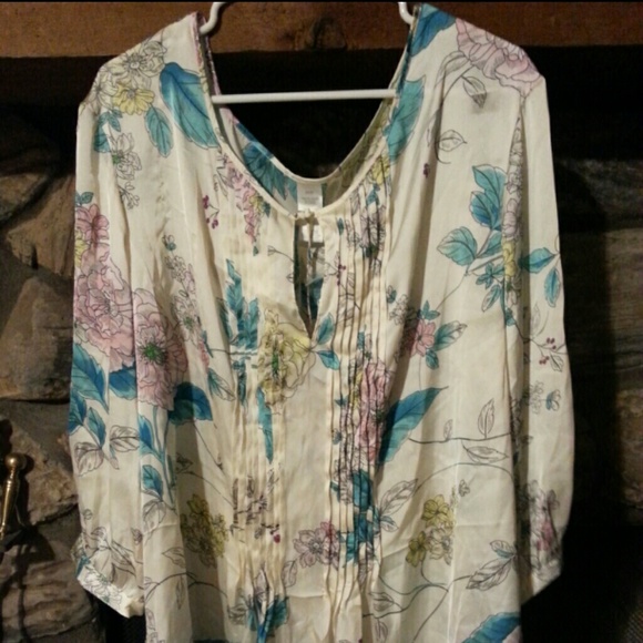 Cream Blouse with 3/4 sleeve