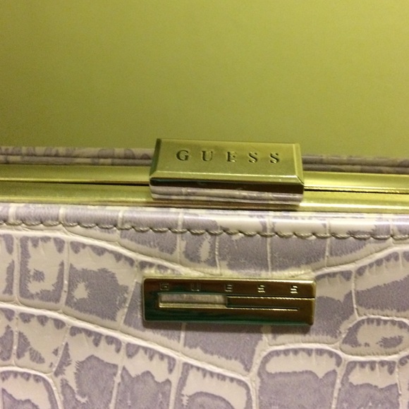 Guess hand bag - Picture 2 of 3