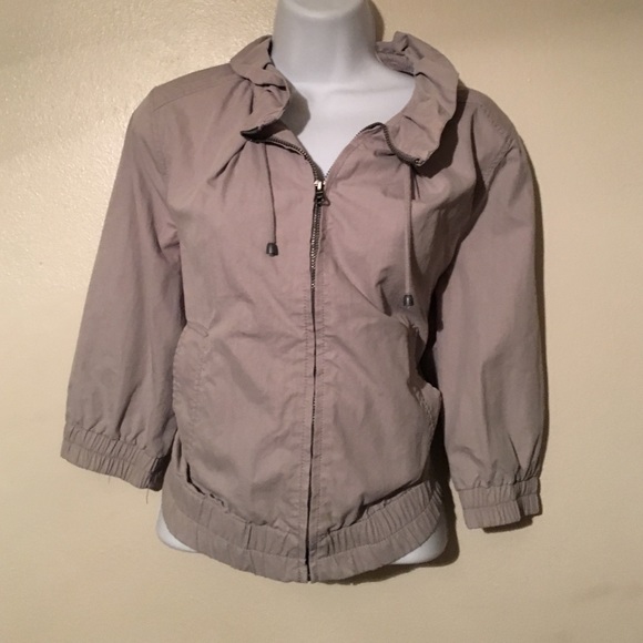 Cute 3/4 sleeve wind breaker