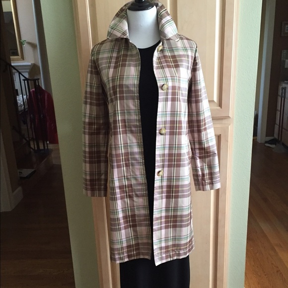 Super cute plaid raincoat!