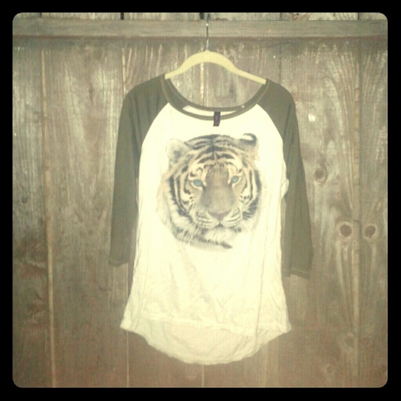 Groovy Lioness Baseball Shirt - Picture 1 of 4