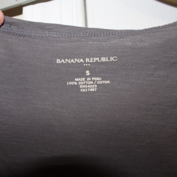 Gray With Floral Detail Banana Republic V-Neck Top - Picture 2 of 2