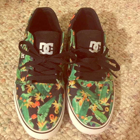 Men's size 7 DC's