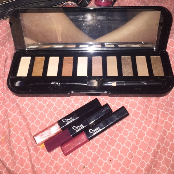 BRAND NEW EYESHADOW PALETTE