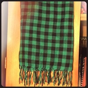 Black and green checkered pattern scarf