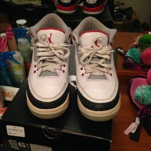 Fire red 3s!